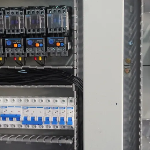 MCCB dan MCB CHINT di dalam panel