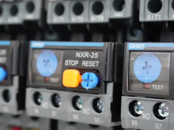 Komponen panel — AW Teknik