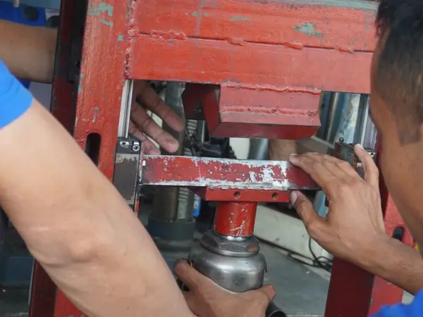 Workshop & fabrikasi busbar — AW Teknik