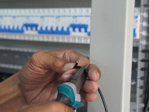 Perakitan panel listrik — AW Teknik