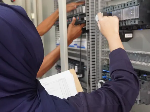 Quality control & uji fungsi panel — AW Teknik