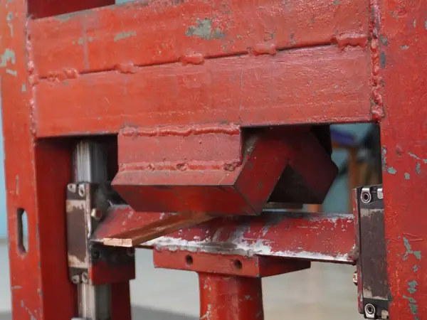 Workshop & fabrikasi busbar — AW Teknik