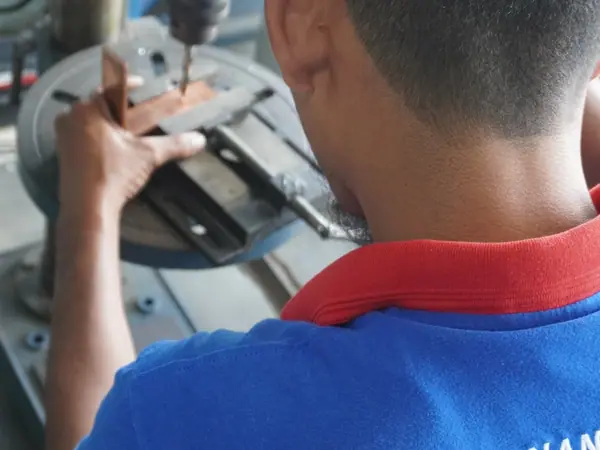 Workshop & fabrikasi busbar — AW Teknik