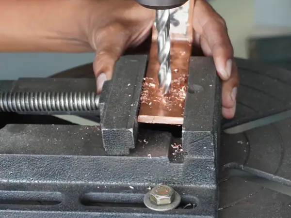 Workshop & fabrikasi busbar — AW Teknik