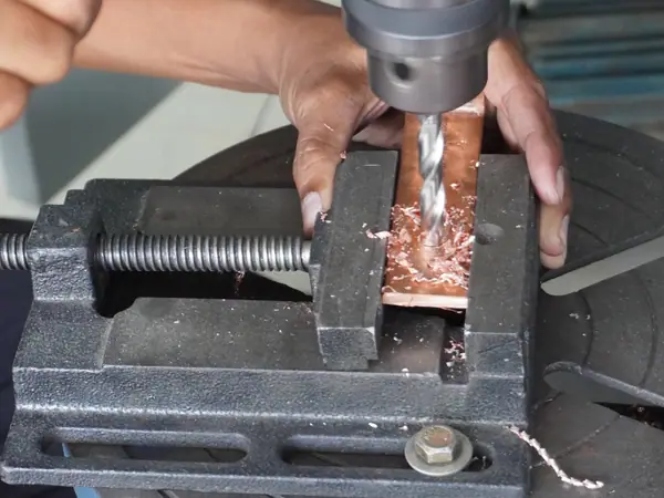 Workshop & fabrikasi busbar — AW Teknik