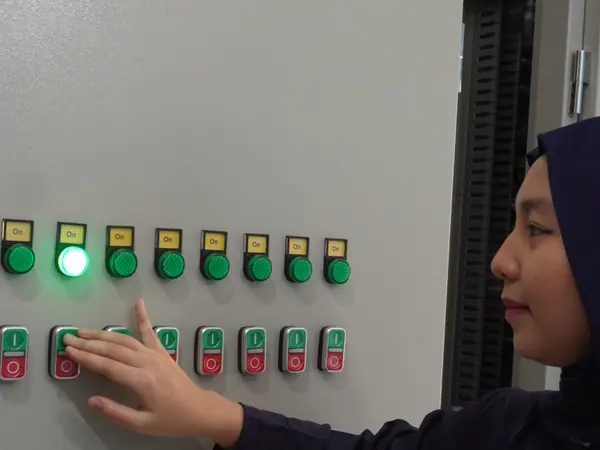 Quality control & uji fungsi panel — AW Teknik